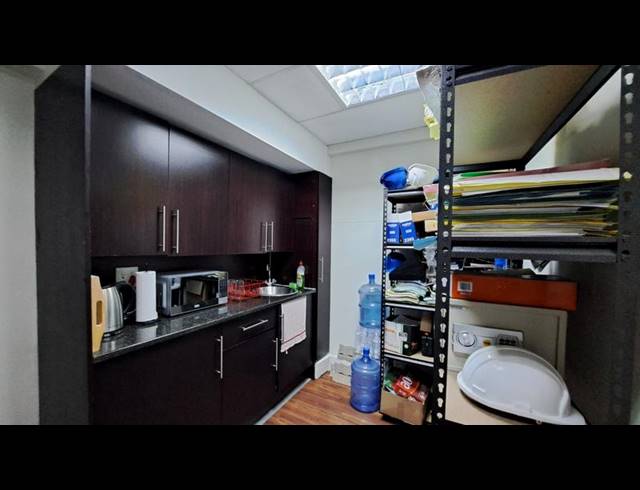 BUSINESS PROPERTY TO RENT IN ESSENWOOD